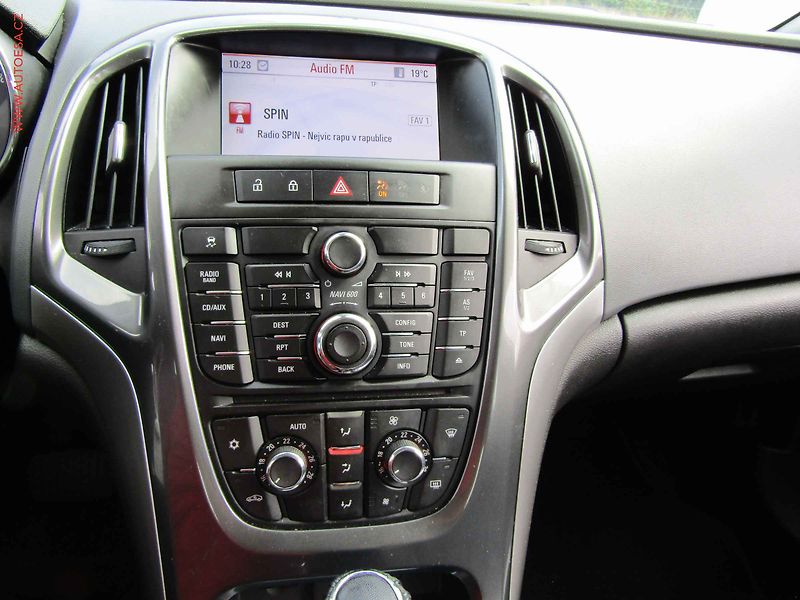 Opel Astra (2014) 2.0CDTi, Automat - fotka 16 z 21