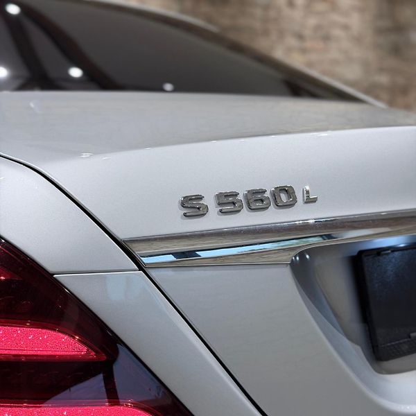 Mercedes-Benz Třídy S (2019) S 560L - fotka 2 z 32