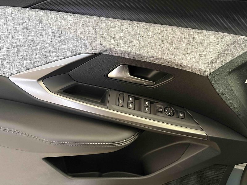 Peugeot 3008 (2026) Business Hybrid 145 e-DCS6 - fotka 14 z 40