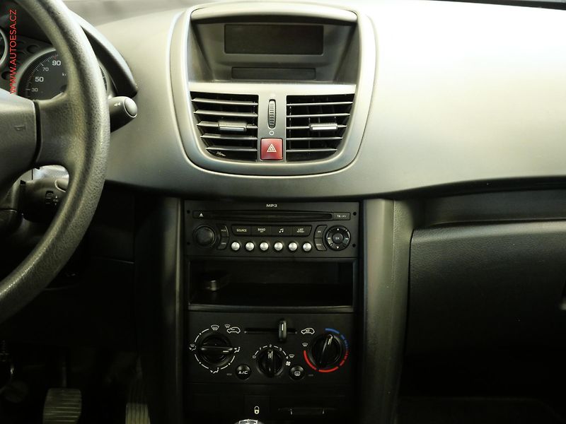 Peugeot 207 (2008) 1.4i, 1.maj,ČR, AC - fotka 13 z 18