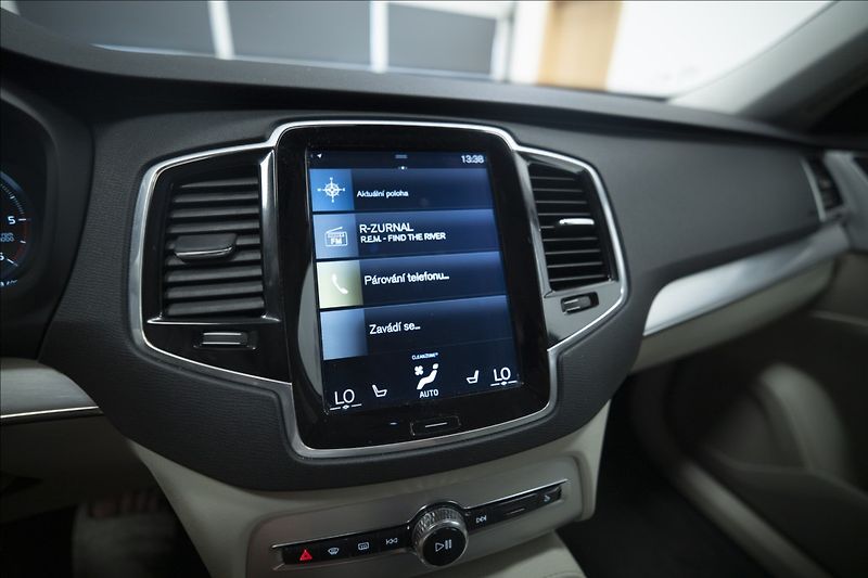 Volvo XC90 2,0 D5 AWD 1. MAJITEL ČR TAŽNÉ - fotka 31 z 44