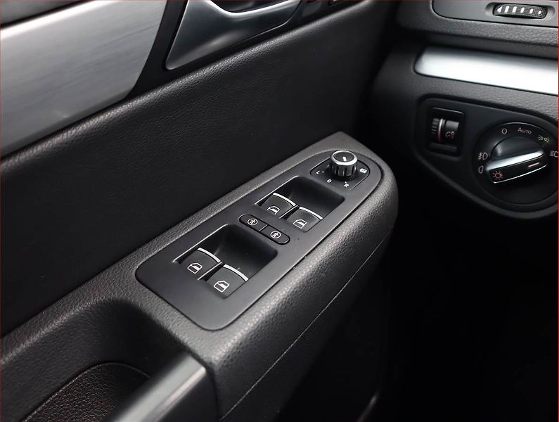 Volkswagen Sharan (2013) 2.0 TDI, Automat, 7 míst, ČR - fotka 19 z 22
