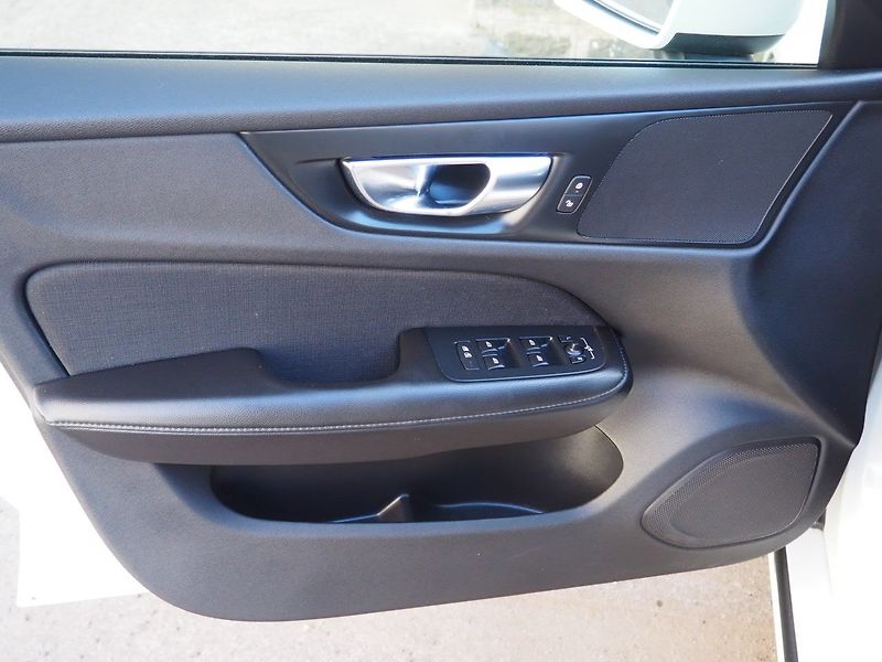 Volvo V60 (2019) 2.0 D3 momentum, nové rozvody - fotka 10 z 42