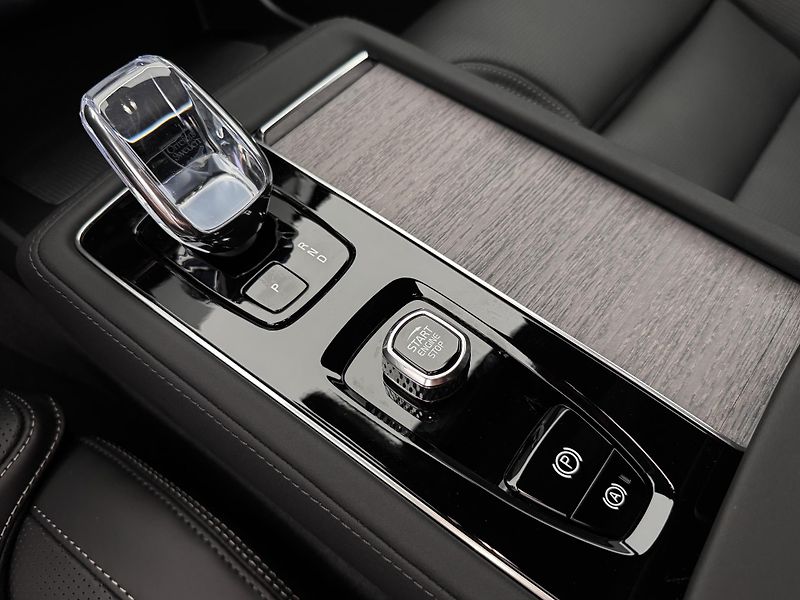 Volvo XC90 (2026) T8 AWD RECHARGE DARK PLUS 7m - fotka 22 z 27