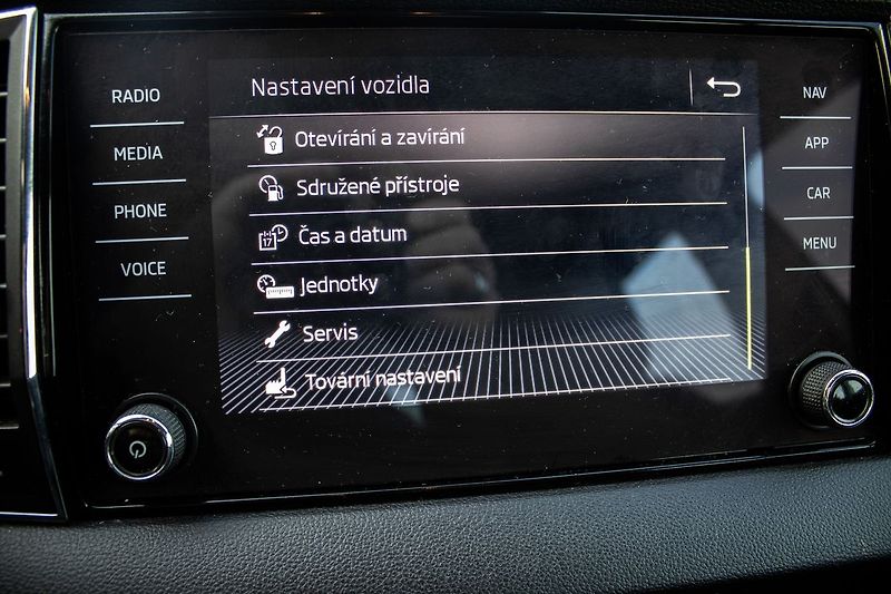 Škoda Karoq 1.0 TSI DSG, tažné - fotka 26 z 38