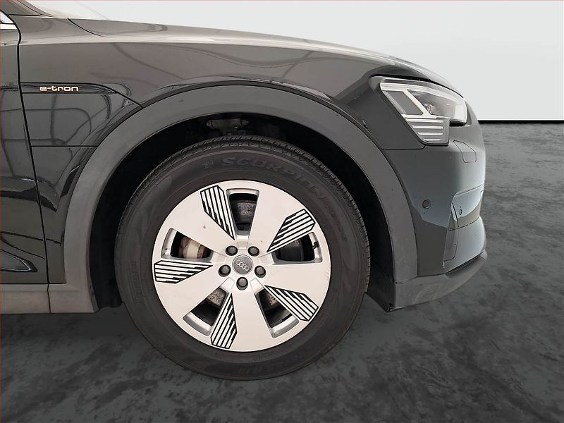 Audi e-tron (2020) 50 quattro - fotka 15 z 20