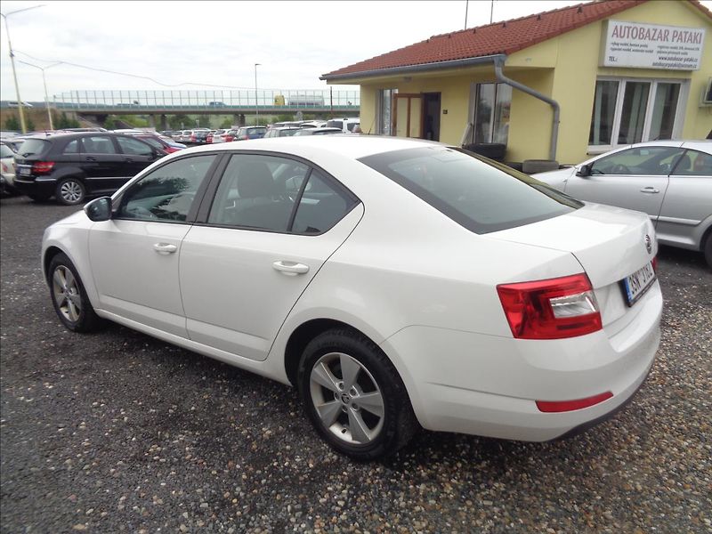 Škoda Octavia 1,6 - fotka 5 z 19