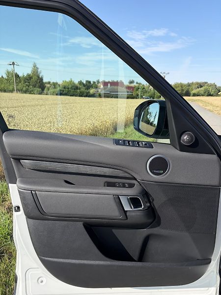 Land Rover Discovery (2019) Pro 7 osob - fotka 10 z 12
