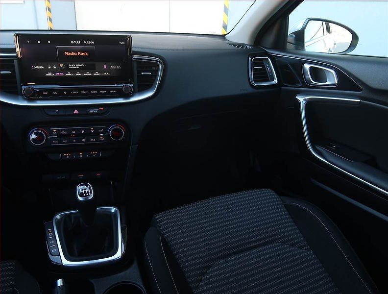 Kia Ceed (2024) Gold 1.5 T-GDI, Tempomat - fotka 8 z 19