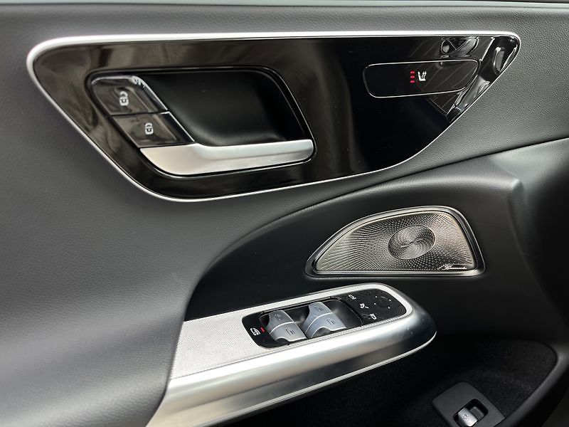 Mercedes-Benz Třídy E E-Třída 220 d 4MATIC kombi - fotka 12 z 18