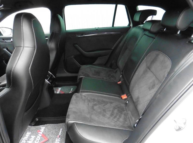 Škoda Superb III Combi 1,8TSi Sport Line - fotka 9 z 16