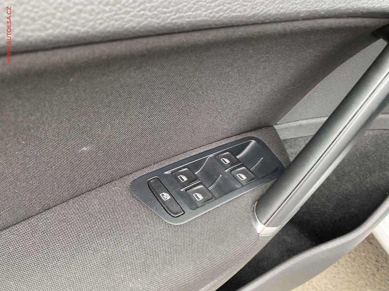 Volkswagen Golf (2014) 1.2 TSi, CUP, výhřev sed - fotka 13 z 16