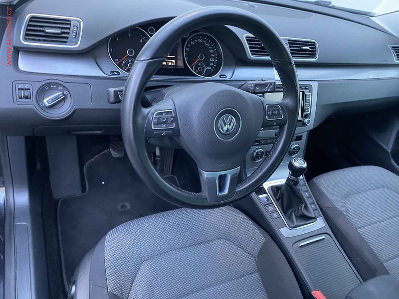 Volkswagen Passat (2012) 2.0 TDi, Comfortline, navi - fotka 12 z 20