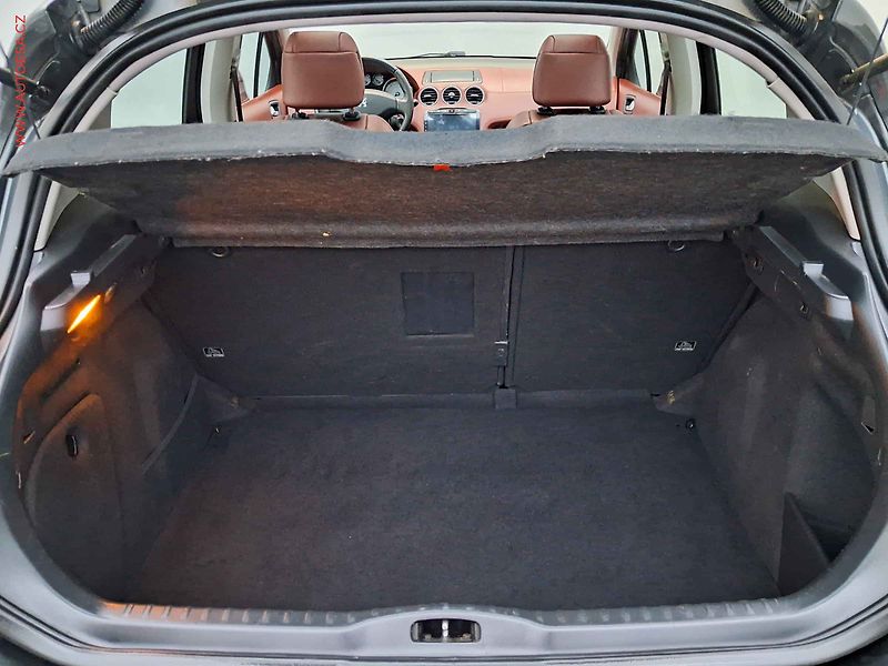 Peugeot 308 (2008) 1.6HDI, Navi, panor - fotka 7 z 14