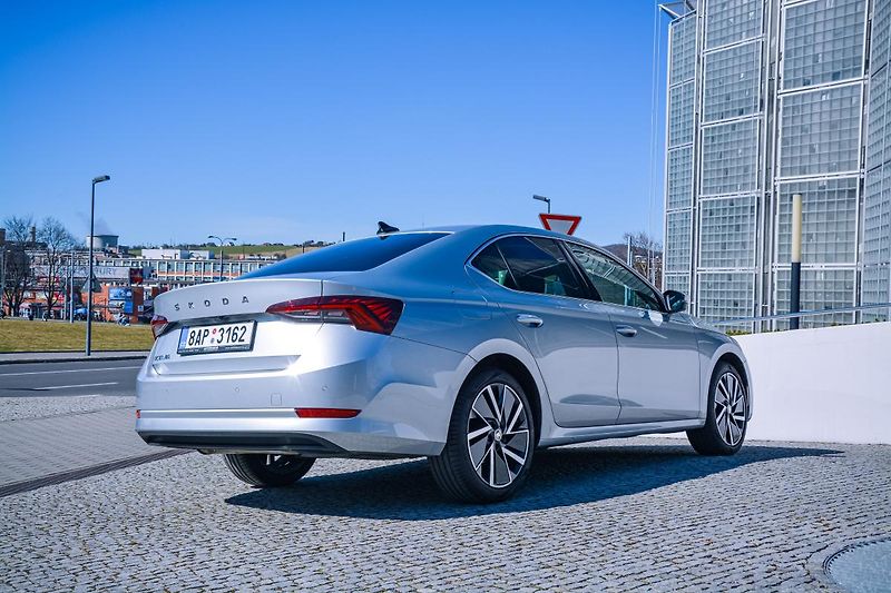 Škoda Octavia Style Plus Navigace 18 kola ČR - fotka 48 z 76