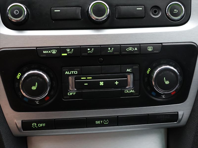 Škoda Octavia 2,0 TDI RS 125kW Xenon Navi - fotka 24 z 33