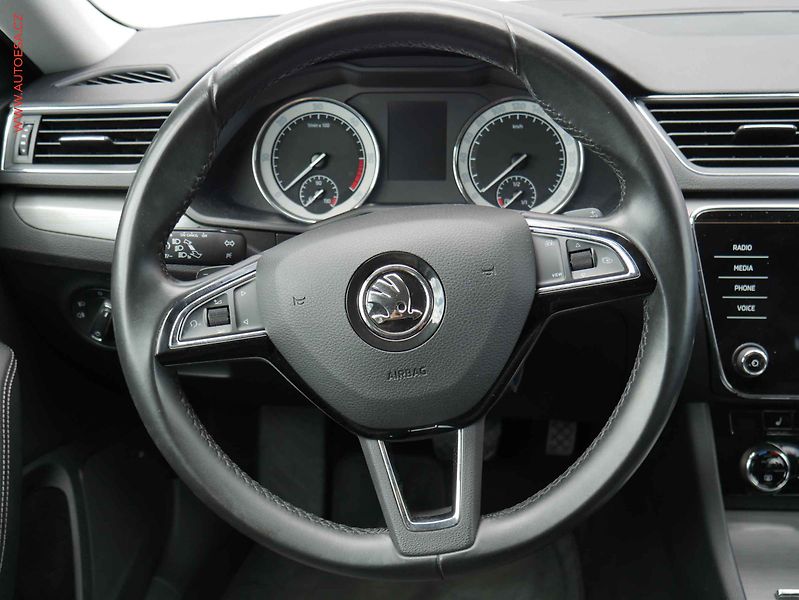Škoda Superb (2020) 2.0TDi, Style, DSG, LED - fotka 14 z 23