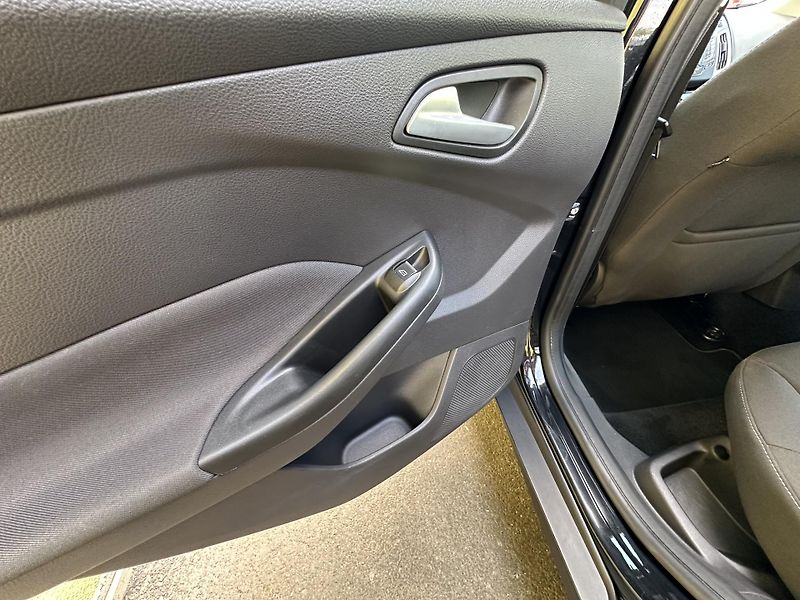 Ford Focus (2013) KOMBI 1.0/92kW * 2.Maj.  - fotka 27 z 34