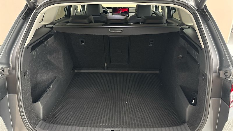 Škoda Enyaq 82 kWh AUT 80 Loft - fotka 17 z 31