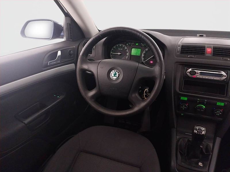 Škoda Octavia (2006) Ambiente 1.9 TDI, Serv.kniha - fotka 7 z 16
