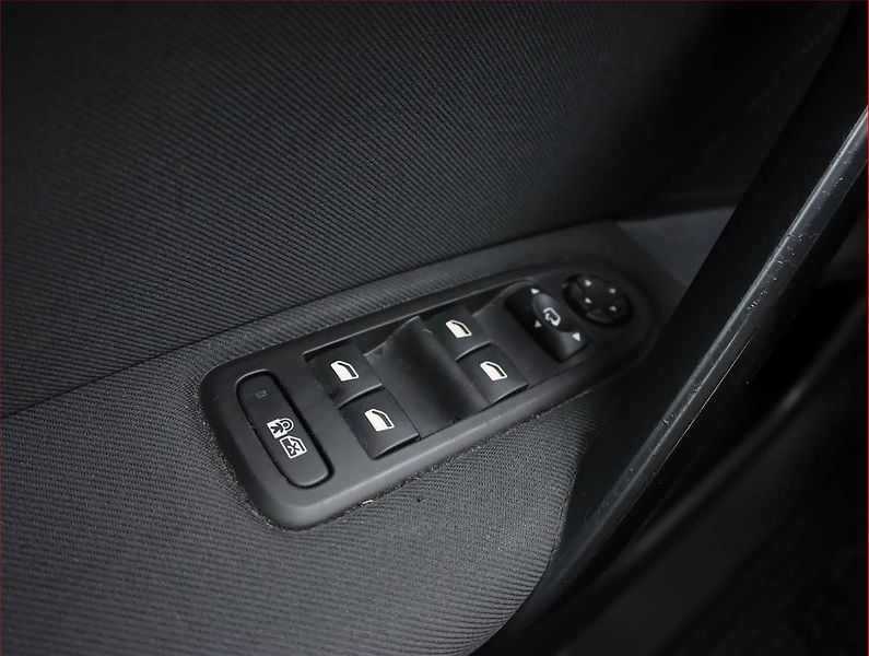 Peugeot 508 (2015) 2.0 HDi, Automat, Navi - fotka 16 z 21