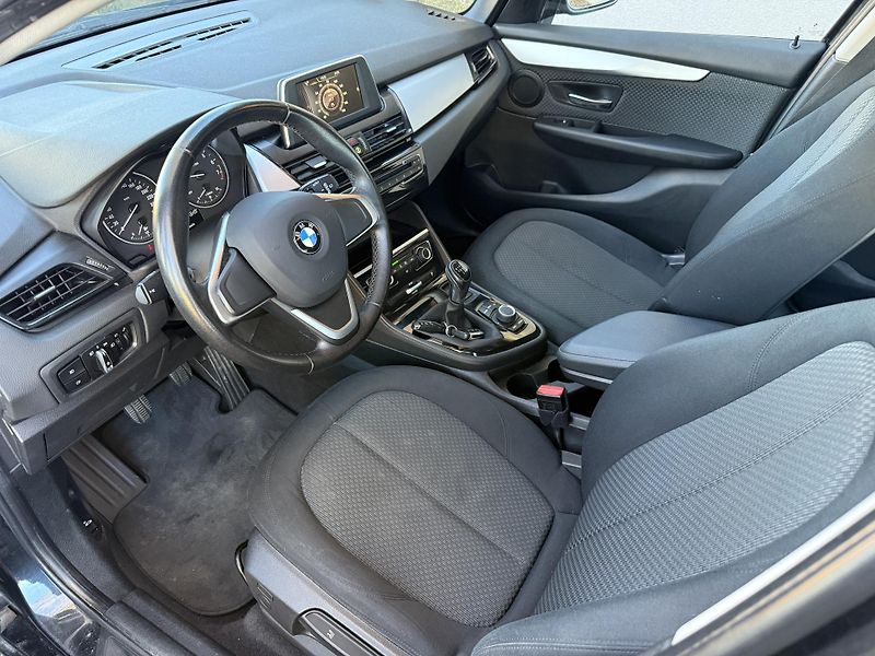 BMW Řada 2 218i Active Tourer - fotka 8 z 21