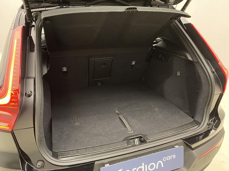 Volvo XC40 (2026) B3 AUT DARK PLUS - fotka 5 z 60