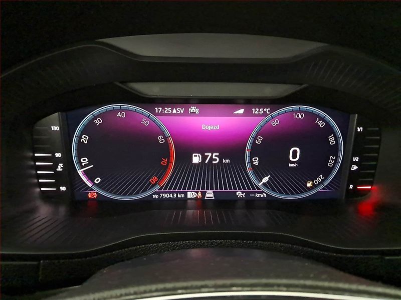 Škoda Karoq (2022) 1.5 TSI - fotka 11 z 18