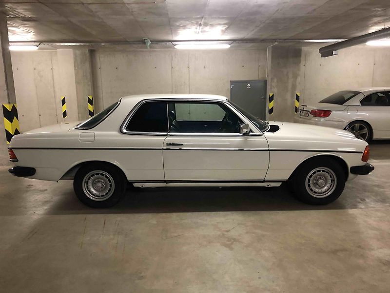Mercedes-Benz 280 (1980) - fotka 6 z 9