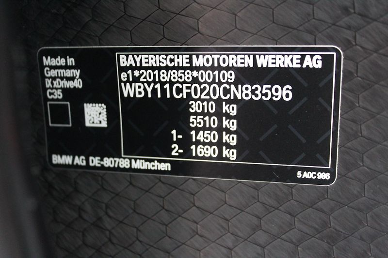 BMW iX xDrive40 - fotka 28 z 29