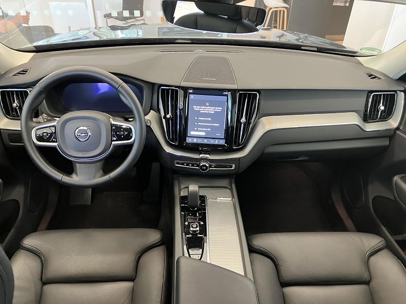 Volvo XC60 B5 AWD Plus Dark-REZERVACE - fotka 19 z 46