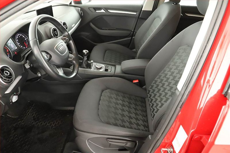Audi A3 (2016) 1.6 TDI, Navi, Bi-Xenony - fotka 7 z 13