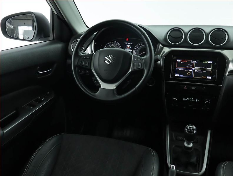 Suzuki Vitara (2022) Elegance 1.4 BoosterJet, 4X4 - fotka 7 z 15