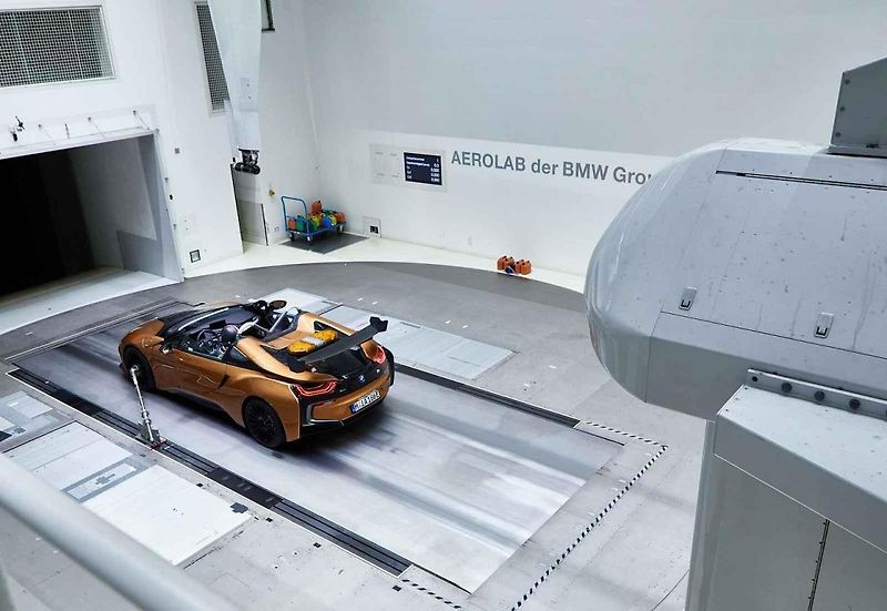BMW představilo BMW i8 Roadster v provedení speedster