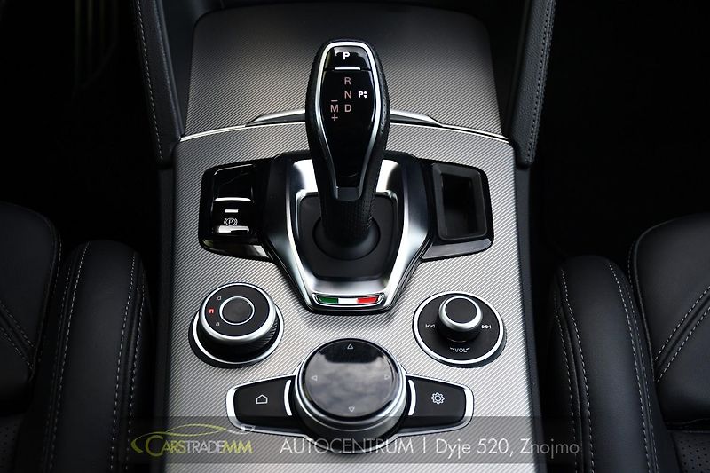 Alfa Romeo Stelvio 2.2 Diesel 16V Veloce TAŽNÉ - fotka 23 z 52