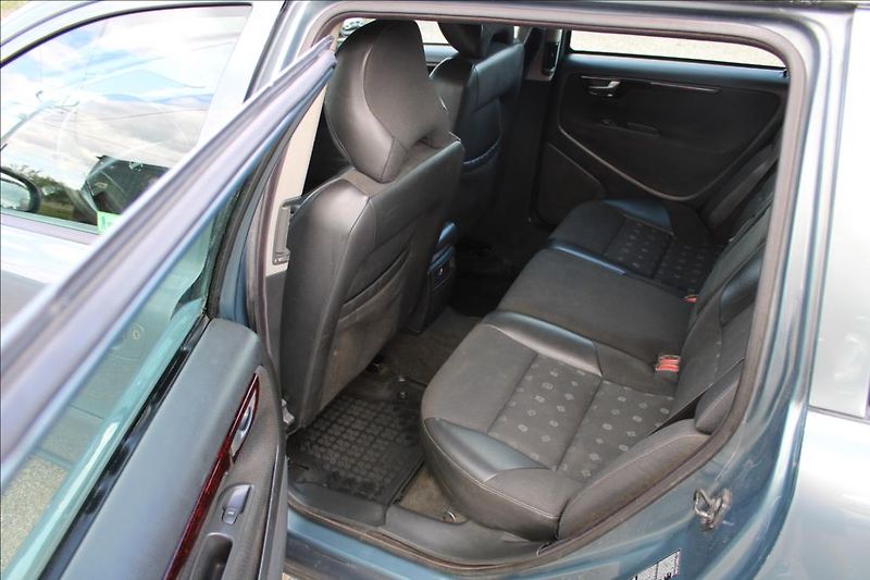 Volvo V70 2,4 D  D5, KLIMA, STK 8/2028 - fotka 11 z 26