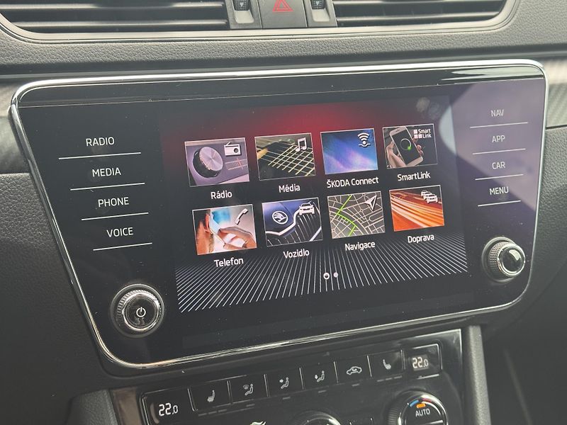 Škoda Superb (2020) 2.0TDi DSG Sportline ACC Kessy - fotka 32 z 50