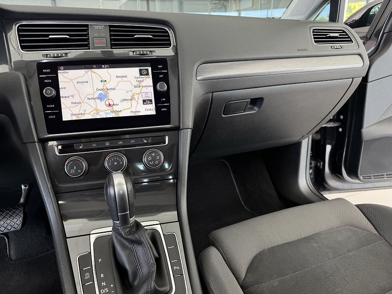 Volkswagen Golf 1,0TSI DSG*81kW*LED*Masáž - fotka 18 z 32