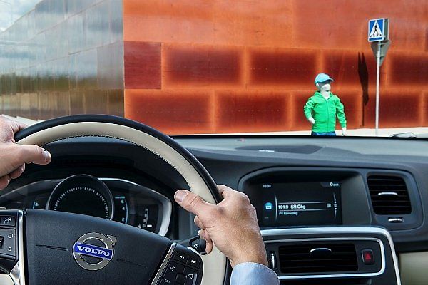 Volvo otevřelo jedinečný testovací areál AstaZero.