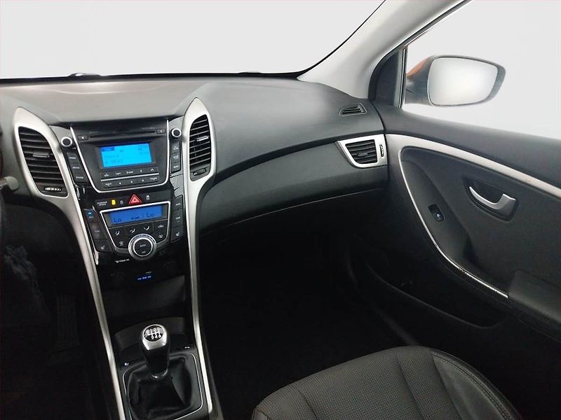 Hyundai i30 (2015) 1.6 CRDi, Tempomat - fotka 8 z 19