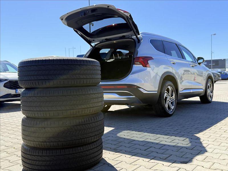Hyundai Santa Fe 2,2 CRDi 142 kW Smart DPH CZ - fotka 11 z 30
