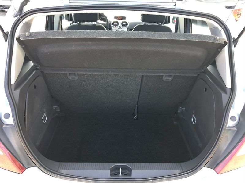 Opel Corsa 1.2 - fotka 13 z 27