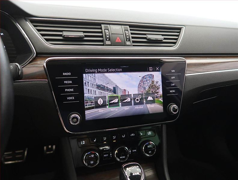 Škoda Superb (2022) Scout 2.0 TSI - fotka 20 z 32