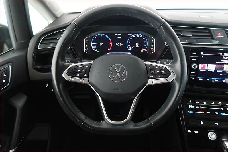 Volkswagen Touran (2023) 2.0 TDI - fotka 16 z 18