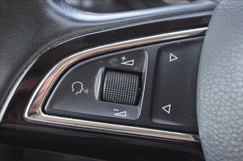 Škoda Fabia 1,2 TSI 66KW TOP VÝBAVA - fotka 37 z 49