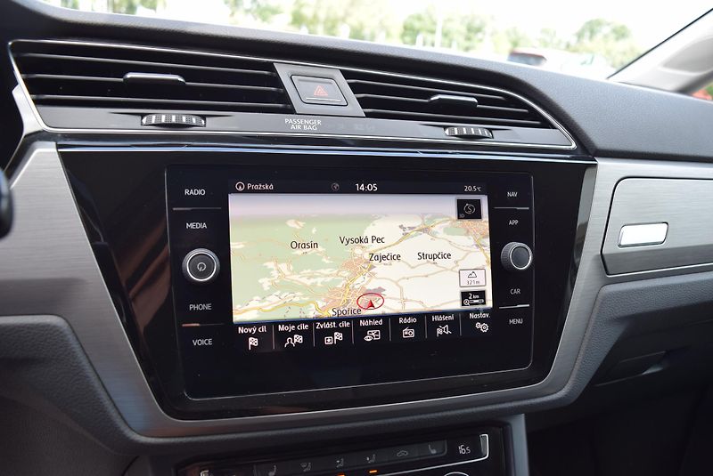 Volkswagen Touran (2016) 1.4TSI 110kw TAŽNÉ 7MÍST WEBAS - fotka 24 z 43