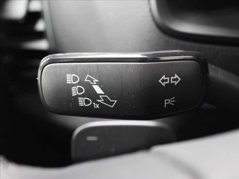 Škoda Karoq 2,0 TDI Style+ 4x4 DSG perleť - fotka 20 z 40