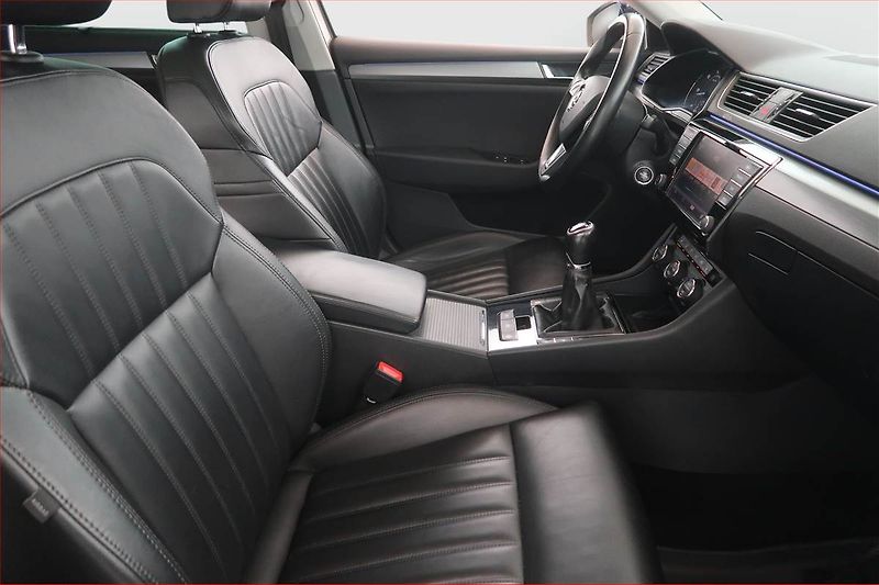 Škoda Superb (2016) Style 1.6 TDI, Kůže, Navi - fotka 9 z 22