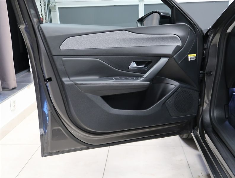 Peugeot 308 1,5 BlueHDi  AT ALLURE PACK ČR - fotka 7 z 39