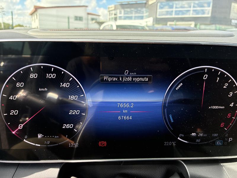 Mercedes-Benz GLC (2024) 300de 4MATIC - fotka 13 z 15